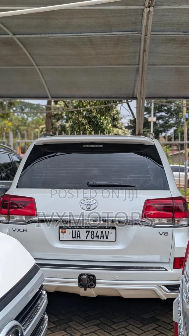 Toyota Land Cruiser 4.5 V8 VXR 2017 White