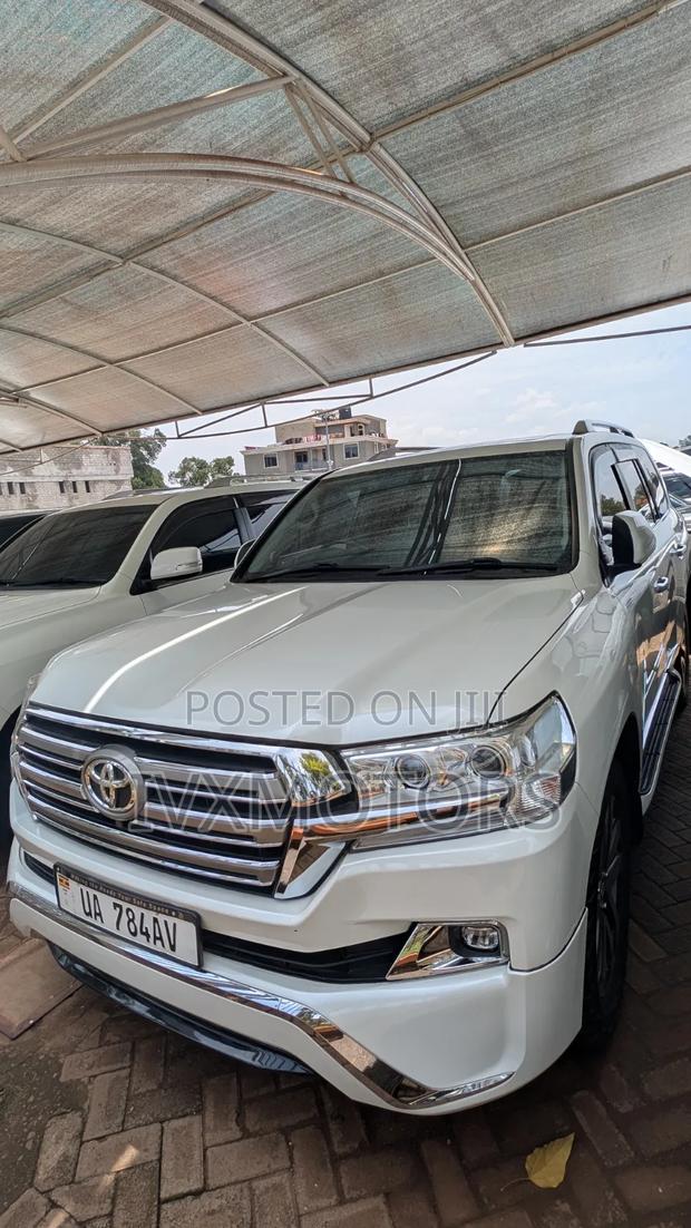 Toyota Land Cruiser 4.5 V8 VXR 2017 White