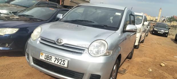 Toyota Sienta 2008 Silver