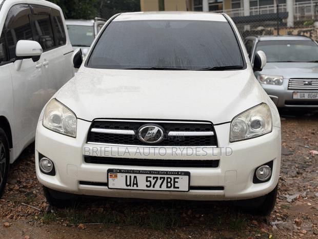 Toyota RAV4 2011 Off white