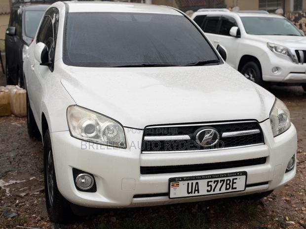 Toyota RAV4 2011 Off white