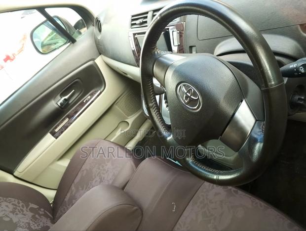 Toyota Passo Sette 1.5 AWD 2012 Maroon