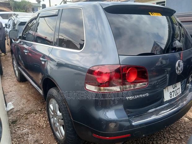 Volkswagen Touareg 2010 Gray