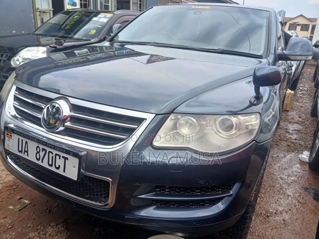 Volkswagen Touareg 2010 Gray