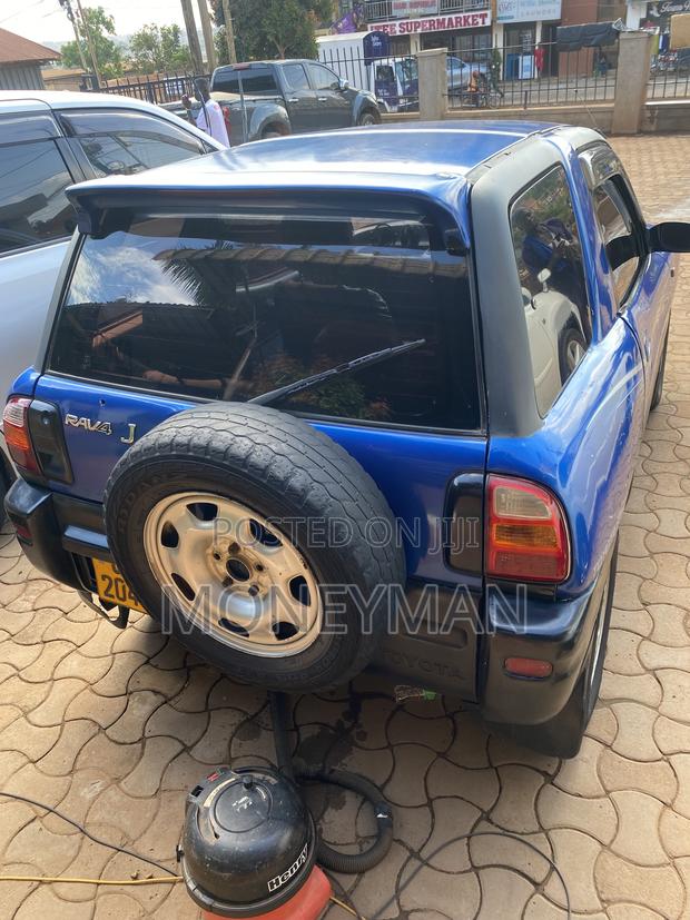 Toyota RAV4 1995 Blue