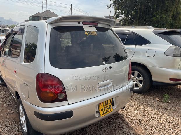 Toyota Corolla Spacio 2000 Silver