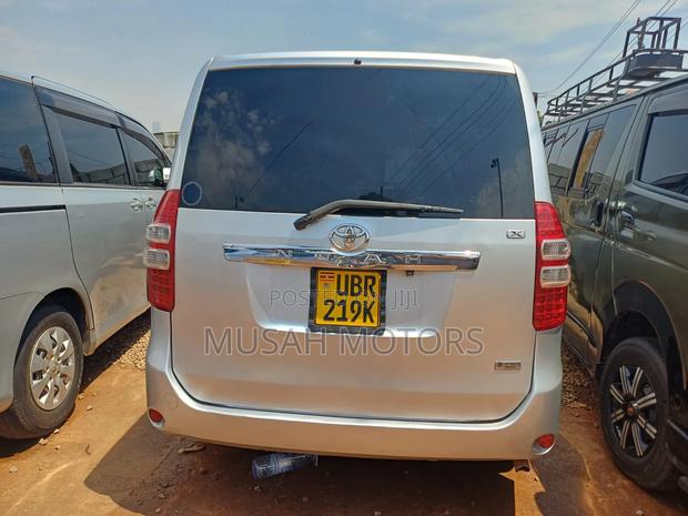 Toyota Noah 2013 Silver