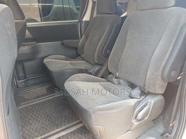 Toyota Noah 2013 Silver