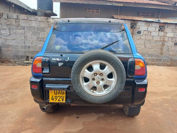 Toyota RAV4 1999 Blue