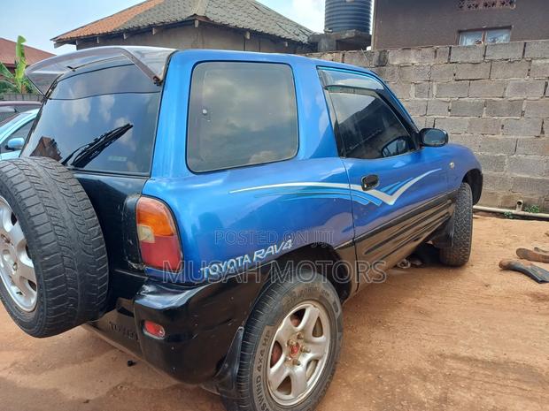 Toyota RAV4 1999 Blue