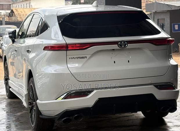 Toyota Harrier 2.0 2021 White