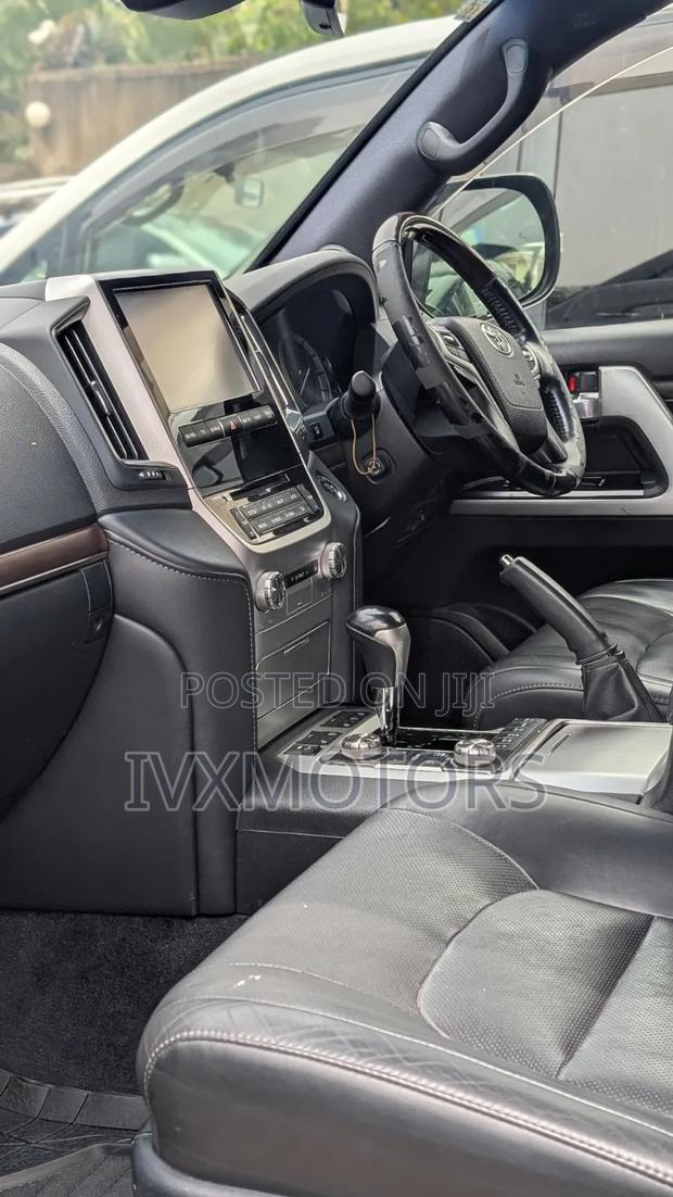 Toyota Land Cruiser 4.6 V8 ZX 2017 Black