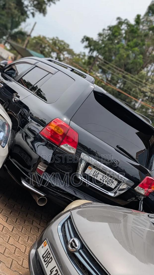 Toyota Land Cruiser 2013 Black