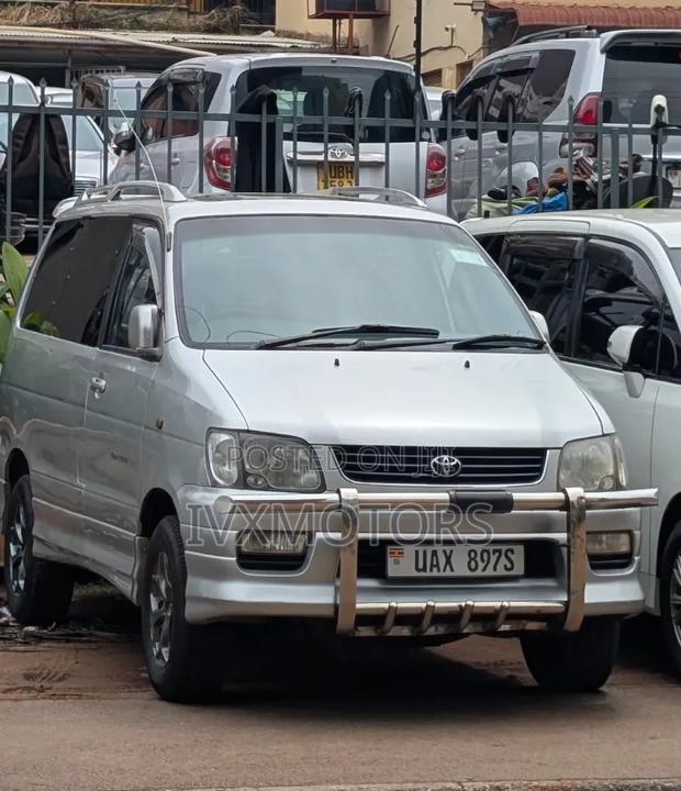 Toyota Noah 2.0 FWD (8 Seater) 2002 Silver