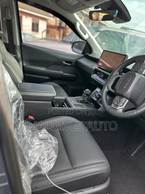 Toyota Hilux 2026 Gray