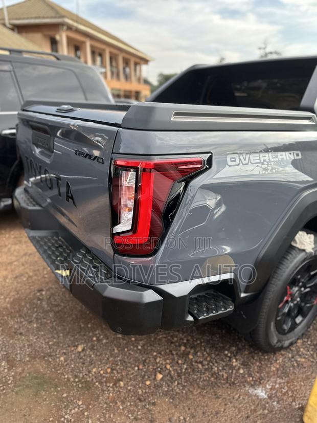 Toyota Hilux 2026 Gray