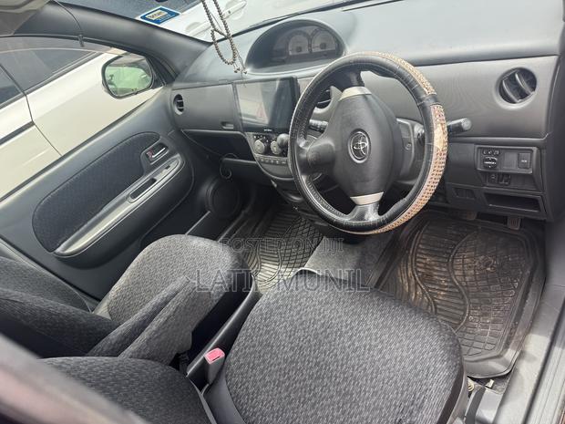 Toyota Sienta 1.5 AWD 2012 Maroon