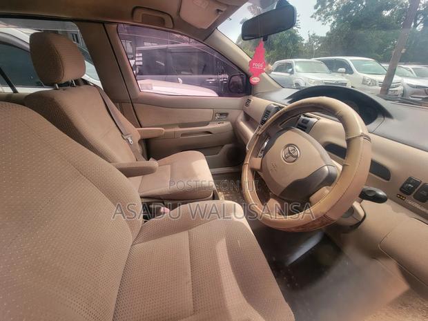 Toyota Raum 2010 Silver