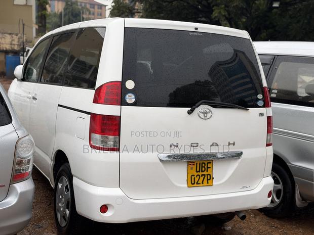 Toyota Harrier 2006 White