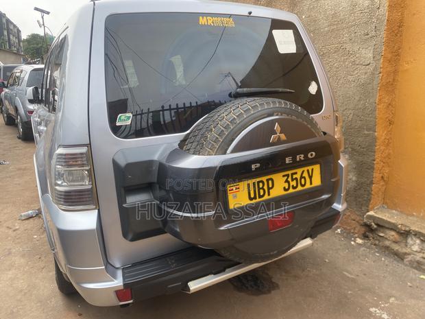 Mitsubishi Pajero 2015 Silver