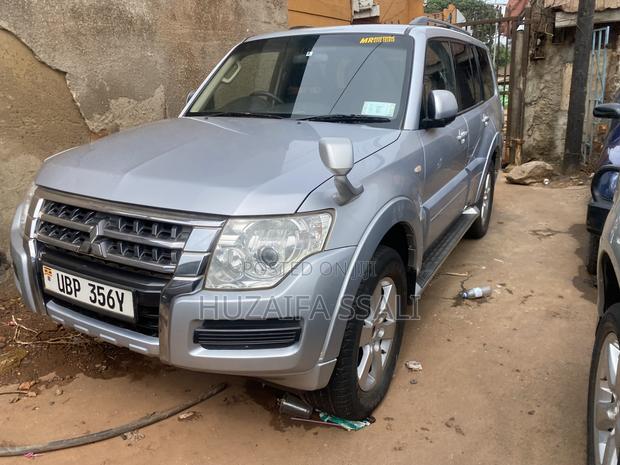 Mitsubishi Pajero 2015 Silver