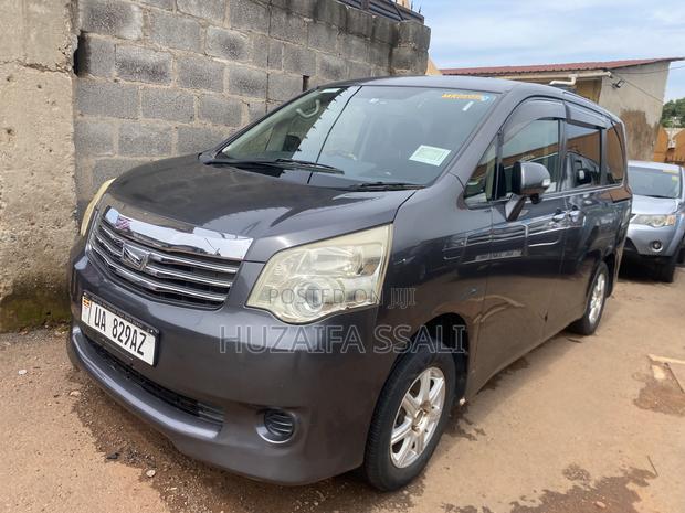 Toyota Noah 2012 Gray