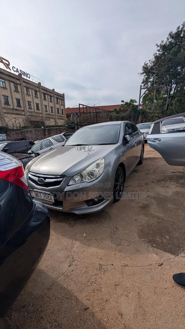 Subaru Legacy 2011 Silver