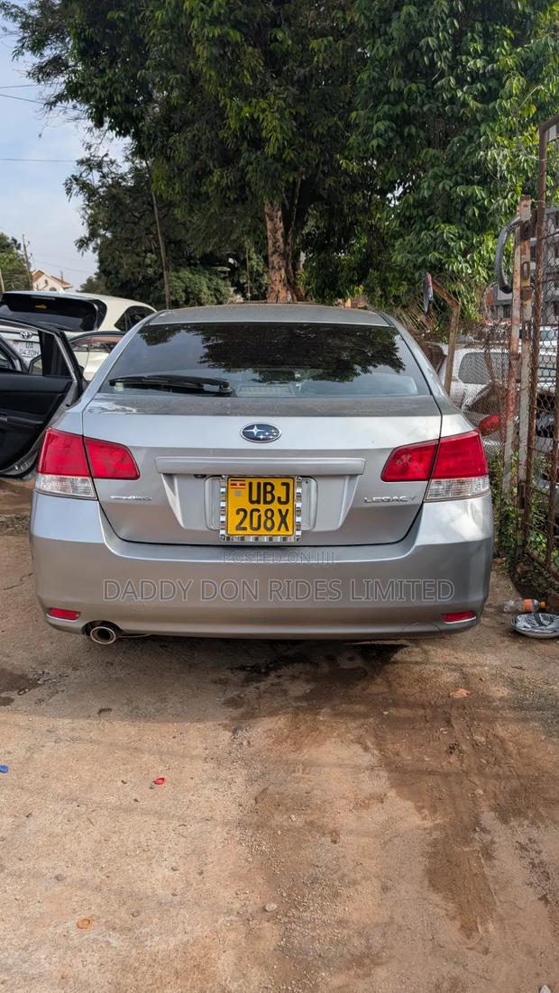Subaru Legacy 2011 Silver