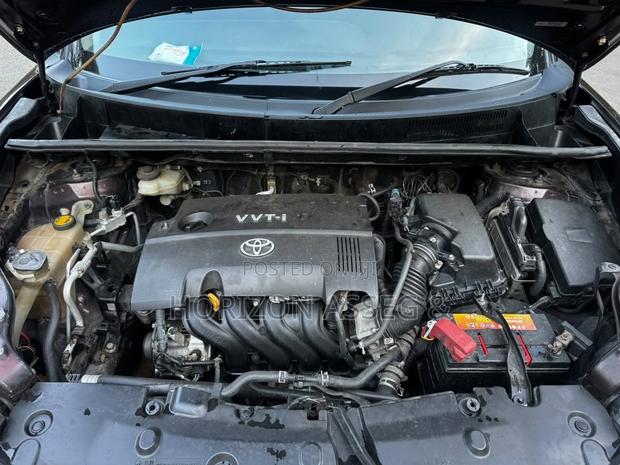 Toyota Corolla Rumion 2011 Maroon