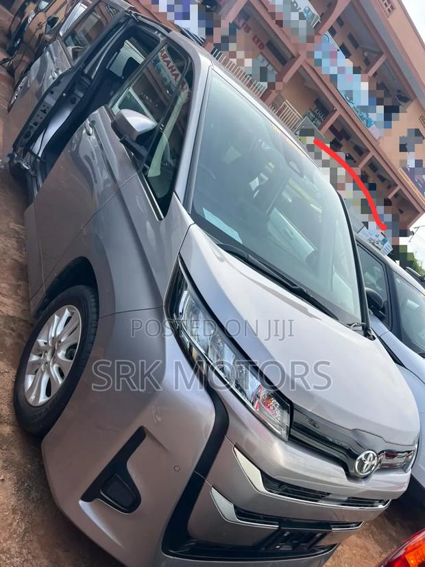 Toyota Noah 2.0 AWD (8 Seater) 2020