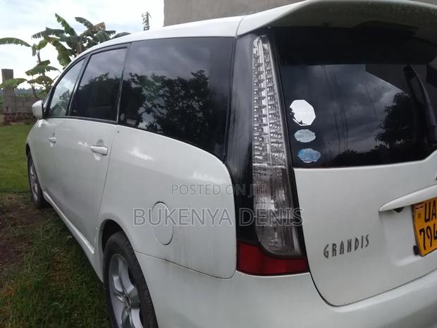 Mitsubishi Grandis 2004 Off white