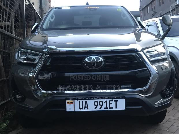 Toyota Hilux 2023 Green