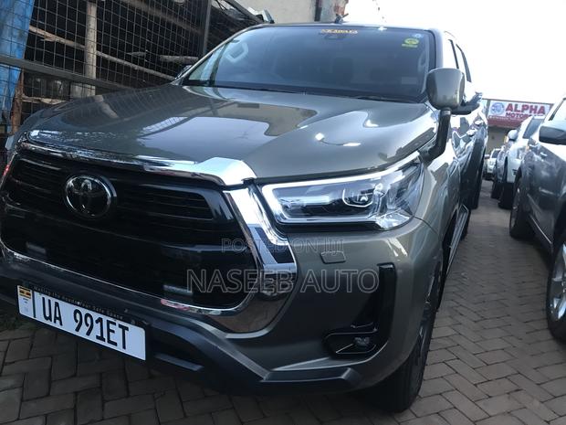 Toyota Hilux 2023 Green