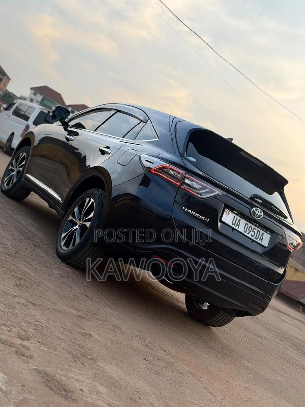 Toyota Harrier 2.0 2016 Black