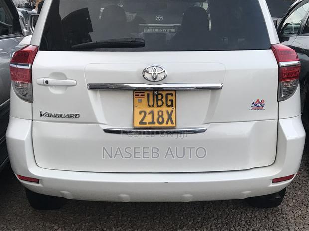 Toyota Vanguard 2010 White