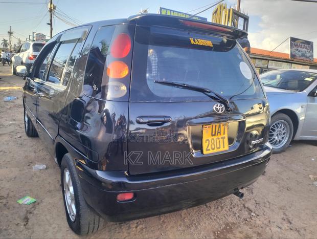 Toyota Raum 1.5 AWD 2001 Black