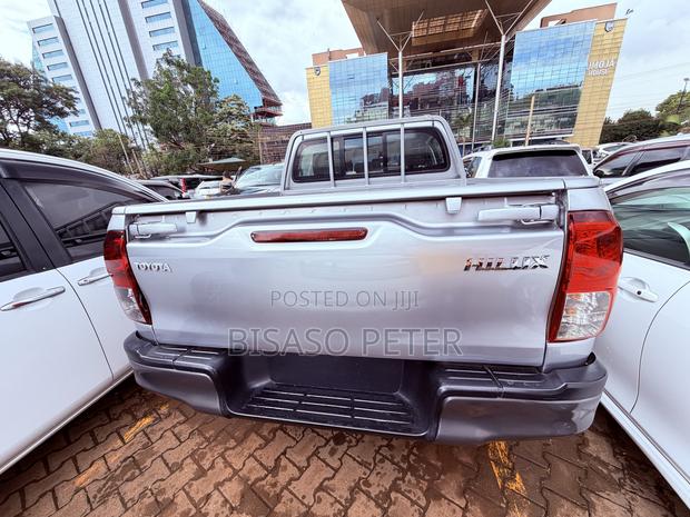 Toyota Hilux 2021 Silver