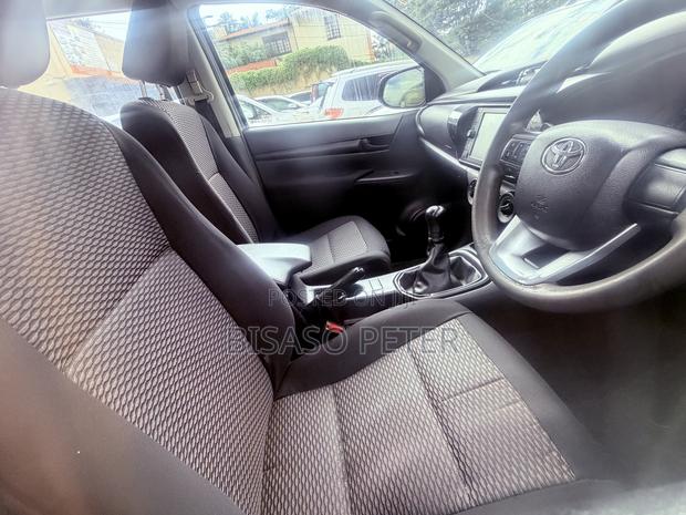 Toyota Hilux 2021 Silver