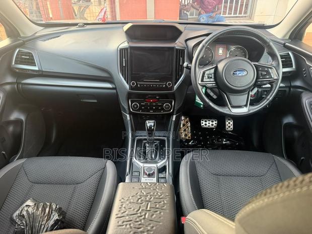 Subaru Forester 2019 Silver