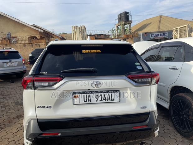 Toyota RAV4 2019 White