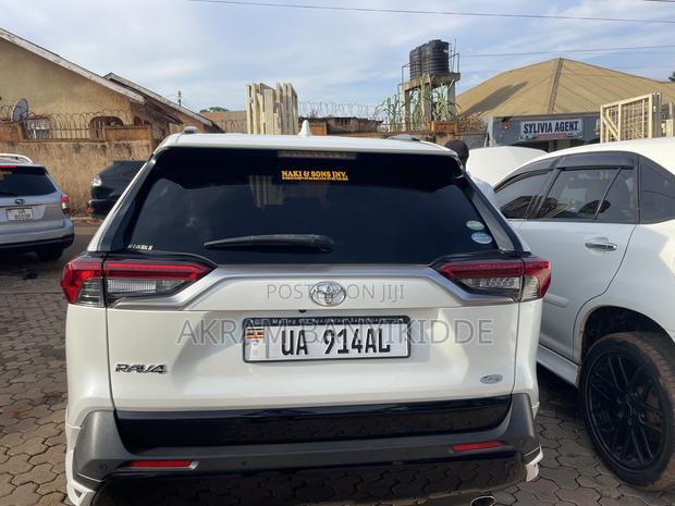 Toyota RAV4 2019 White