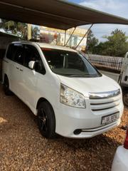 Toyota Noah 2.0 143hp FWD (8 Seater) 2009 White for sale