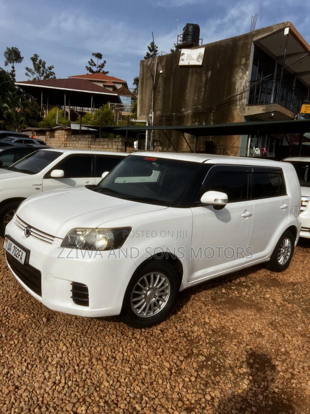 Toyota Corolla Rumion Hatchback 1.5 FWD 2014 White