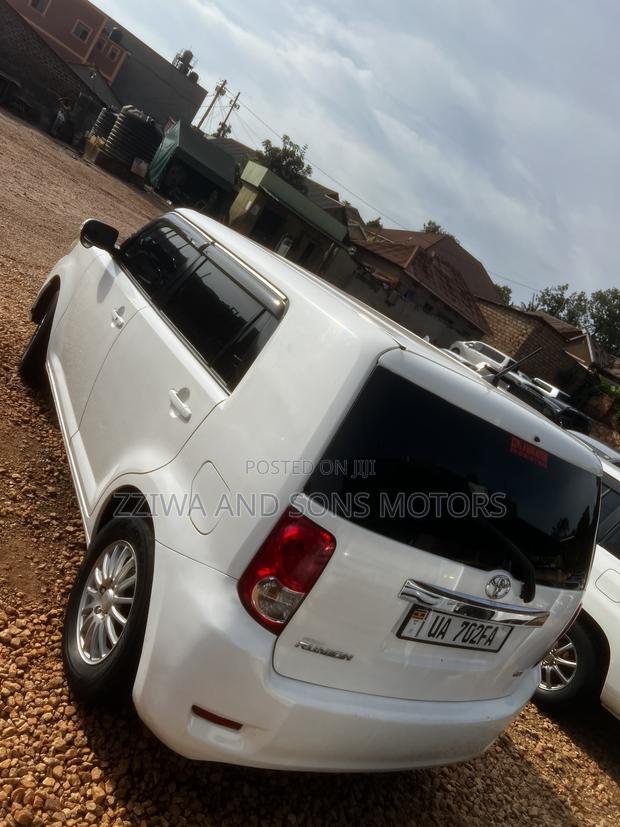 Toyota Corolla Rumion Hatchback 1.5 FWD 2014 White