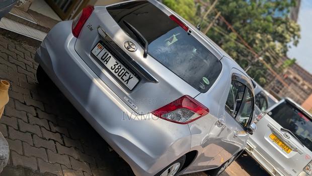 Toyota Vitz 1.3 AWD 5dr 2012 Silver