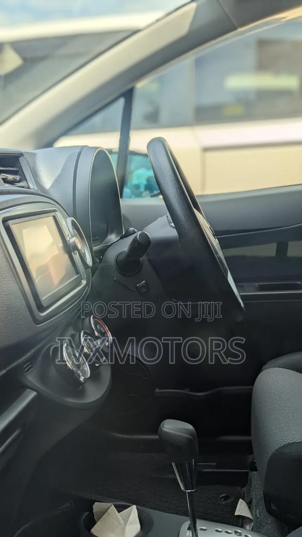 Toyota Vitz 1.3 AWD 5dr 2012 Silver