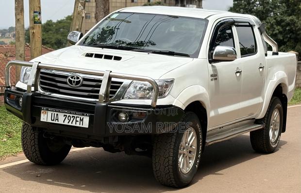 Toyota Hilux 3.0 D-4D 4x4 2013 White