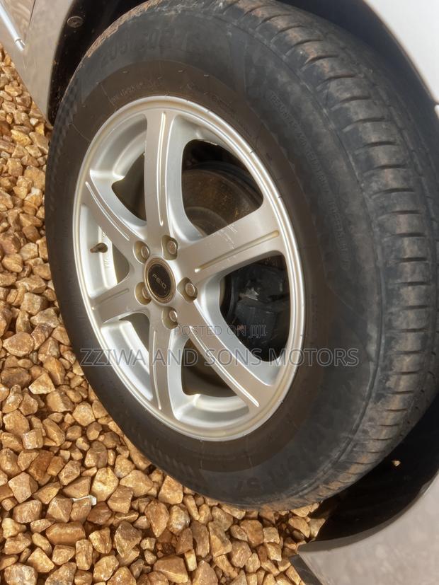 Toyota Ractis 1.5 FWD 2015 Silver