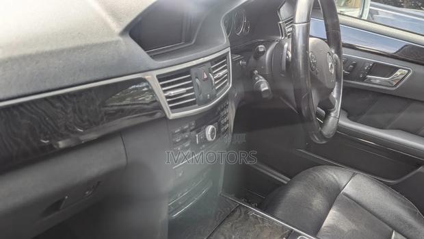 Mercedes-Benz E300 2009 Silver