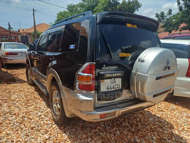Mitsubishi Pajero Sport 2004 Black